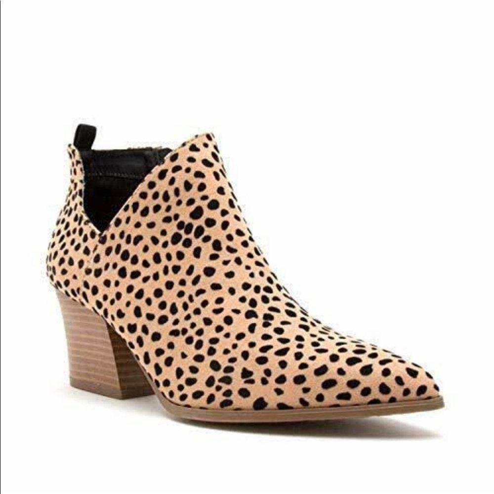 Qupid tan/black leopard suede ankle boots